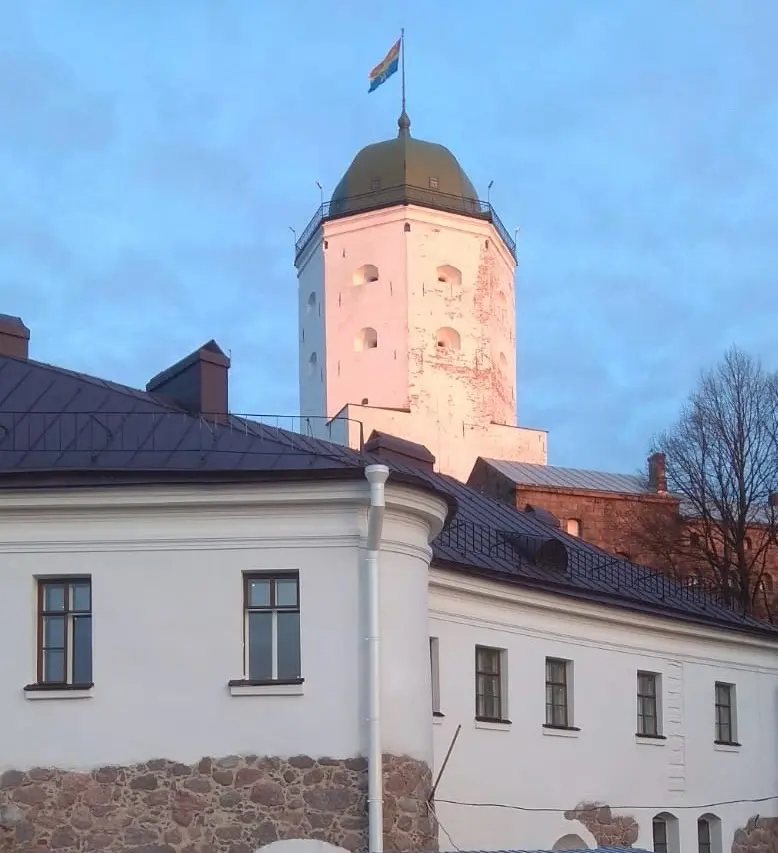 Окна в Выборгском замке в доме наместника
