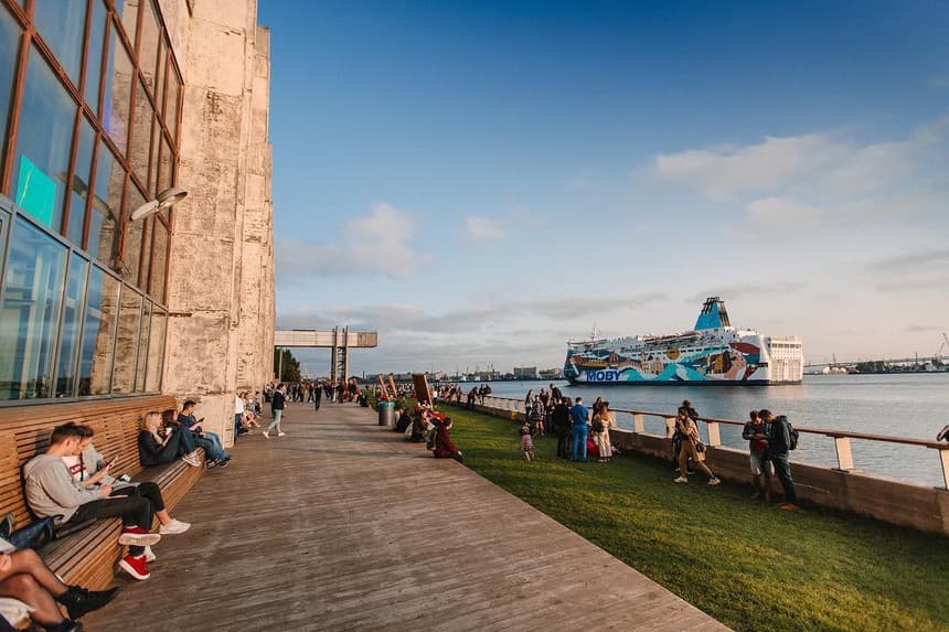 Набережная в Севкабель Порте